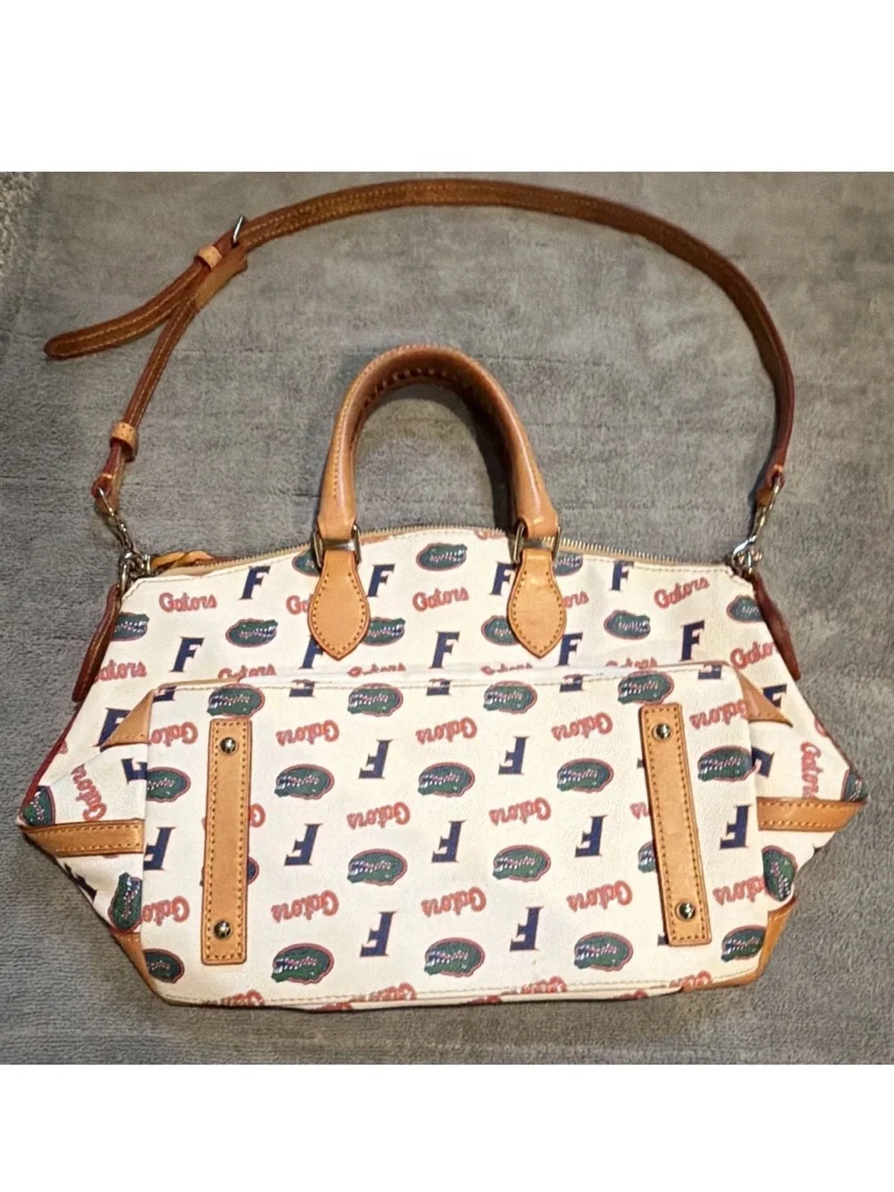 LIKE NEW 🐊🐊Dooney & Bourke Florida Gators Logo Large Satchel in Tan/White.